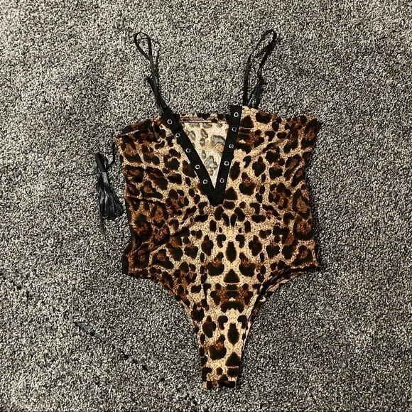 JUST IN! Leopard Lace Up Bodysuit ♥️ - Picture 7 of 7
